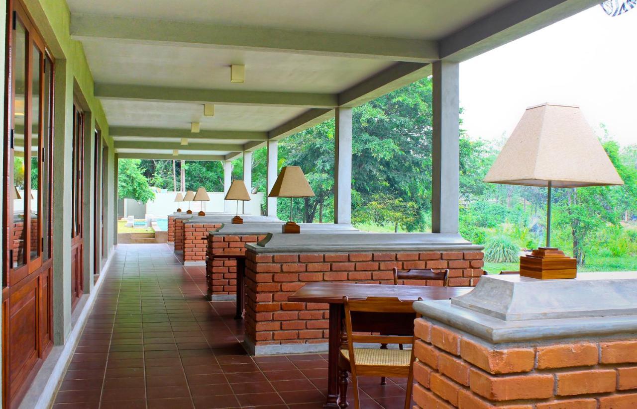 Ehalagala Lake Resort Sigiriya Eksteriør bilde