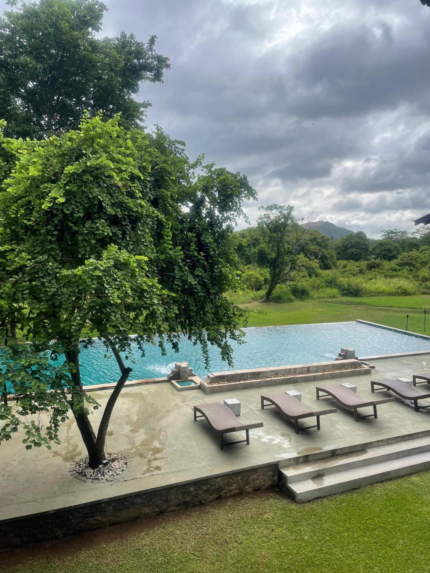 Ehalagala Lake Resort Sigiriya Eksteriør bilde